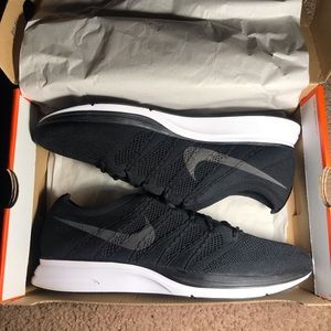 Men’s 13 Nike Flyknit Trainer running shoes